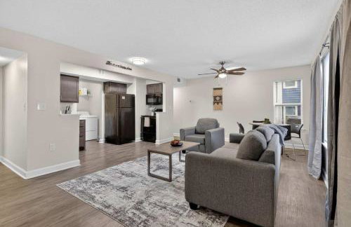 New Seasonal Comfort near USC and Riverwalk Trails - Foto 2