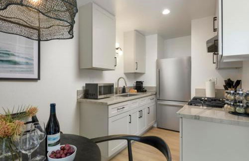 Sunny Getaway and 10 Min to SB - Photo 11