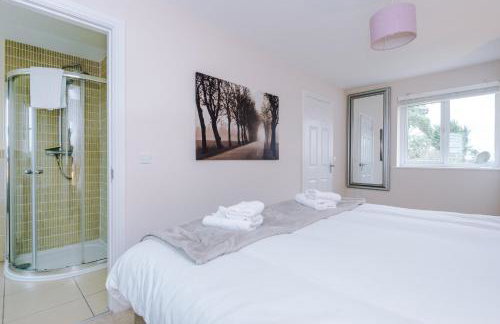 Relaxing 3 Bedroom Chester Home with garden - Photo 54