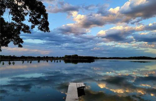Over 200' of Shoreline on Foot Lake!! Great Fishing Year Round! - Foto 1
