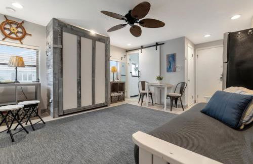 Quiet Corner Suite Heated Pool & 2 mins 2 beach - Foto 17