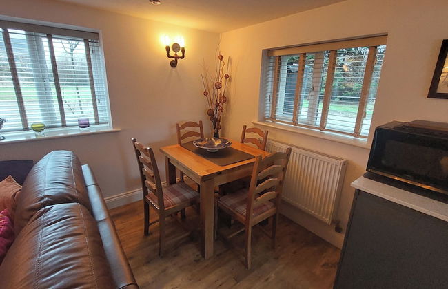 1 Bed Flat - Sleeps 4 - Garden - Parking - Wifi - Foto 11