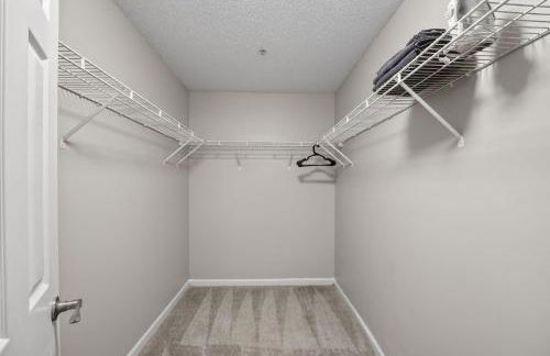 Stylish 2BR2BA with room to unwind - Foto 7