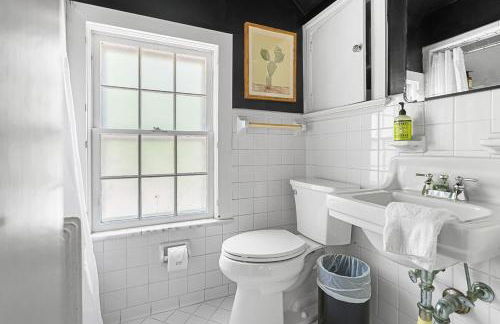 7BR Historic Estate Private Yard Near DC and Old Town - Vassar - Foto 38