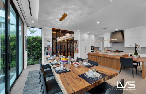 Carlotta- New Construction Luxury Waterfront Villa - Foto 43