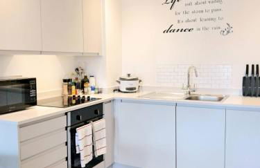 Lets Stay SA Manchester I 2Bed 2Bath l Waterfront l Private Balcony I Relaxing Retreat I Great Location - Foto 52