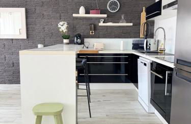 LA PROVENCE - '' TRAVELLER AWARD 2026 '' - Charming modern family apartment, pool & private parking near Avignon, fully renovated with interior-architect design - Foto 11