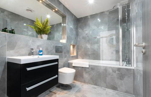 Elegant Apartments in Staines l Free Onsite Parking - Foto 23