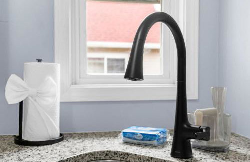 Willow Haven 2BR Cozy Retreat, Close to Hartford - Foto 11