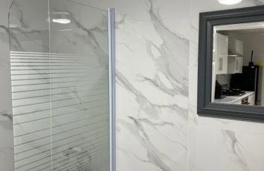 4 BR, Large & Modern Private House Central Location - Photo 7