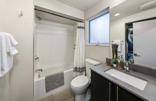 Lake & City View Modern Retreat w AC - Photo 17