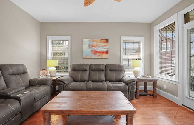 Sleeps 22, Lakefront w/ Private Dock & Pool, 2 Houses Lake Living by Avantstay - Foto 24