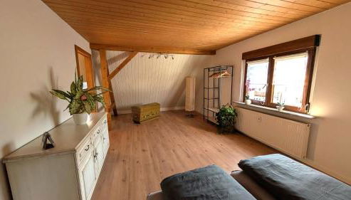 Wohnung am Wald in ruhiger Siedlung Panoramafenster zum höchsten Kunstwerk der Welt 5 Min zur Autobahn oder Zentrum - Foto 5