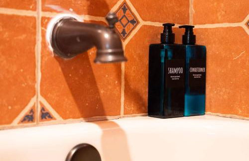 Legendary 3 Bedroom Estate with Pool & Hot Tub! - Foto 27