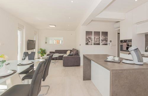 VILA VASILJ dein eigener Pool oder dein eigener Whirlpool mit Aussicht, dein Urlaub, deine Privatsphäre, deine Wahl - Photo 48