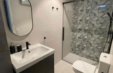 A 4 min andando del metro 3 habitaciones con baño privado - Foto 3