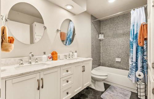 Serene SoCo Escape, Walk to Cafes and Free Parking - Photo 21