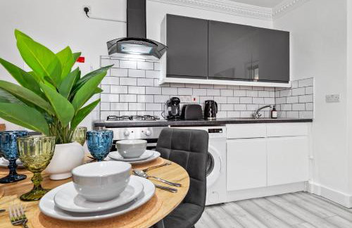 2BR Sleep 6 West London Home Washer Park Wifi Wifi And Parking - Foto 14