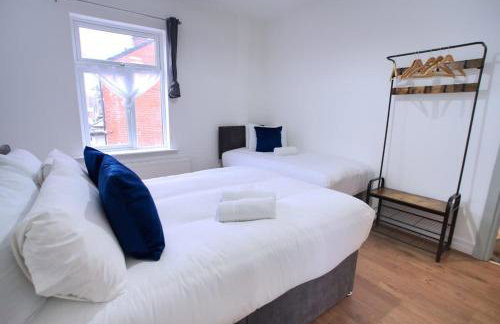 Sleeps 18 Lovely Mcr Home by City SuperHost - Foto 17