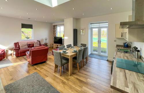 North Lodge - Photo 2