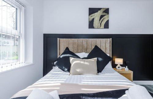 Heart of Didsbury Luxury 2 Bed Apartment by HASS HAUS - Photo 9