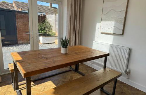 Modern & Spacious Home in Exeter - Smart TV & Xbox - Foto 8