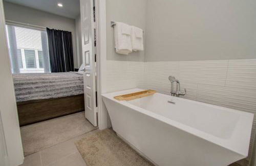 Luxurious Med Cntr/NRG Townhome - Photo 18