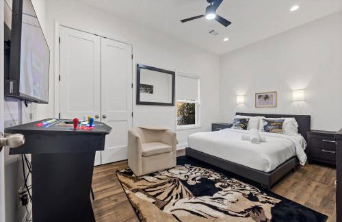 Charming Escape with Hot Tub & Fire Pit Winter Haven! - Foto 28