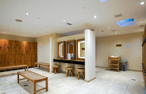 NEW Squirrels Leap Lake Views with Spa Access - Foto 21