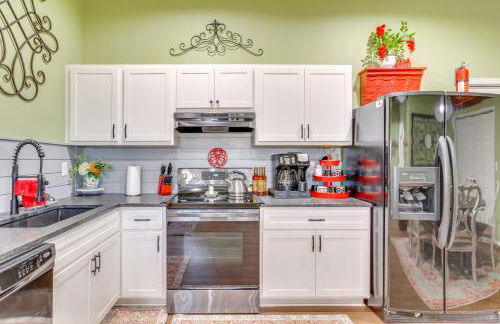 4 Mi to Lazy E Arena Horse Lovers Haven with Grill - Photo 9