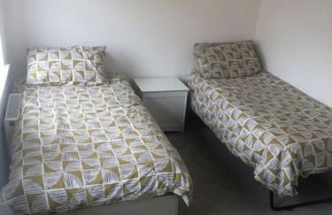 Entire 2 bedroom house in Tamworth - Photo 17