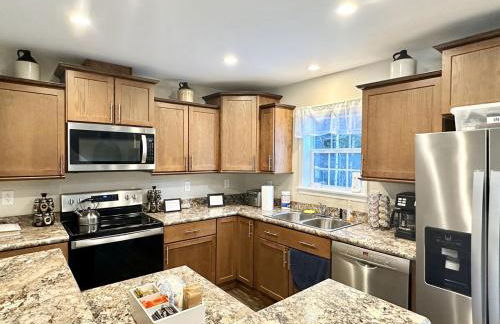 Waterfront Family & Pet Friendly Home with Hot Tub "Sandpiper Shores" - Foto 12