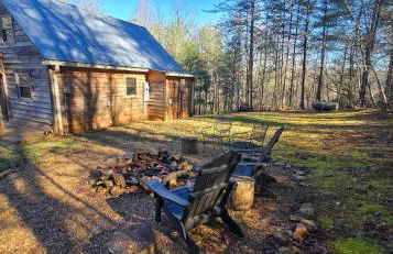 Couples Getaway Cabin with a Loft - Firepit - Creek - Foto 8