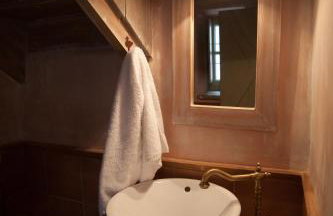 Astra Inn - Photo 13