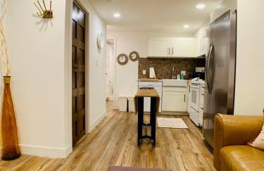 Phinneywood Basement Hideaway - Zoo meets Lake - Foto 5