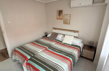 Apartamento con terraza y parking en primera línea - Foto 13