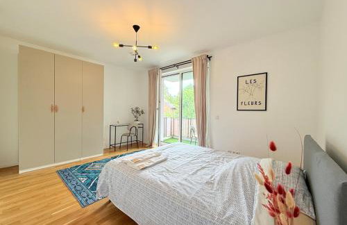 New-three room-Entire Apartment with two Balconies & Garage, Central-Fast Access to City Center - Barmbek -Stadtpark - Foto 5