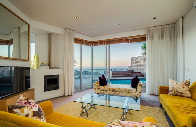 Immaculate Camps Bay Villa w Jacuzzi Views Pool Villa Grenache - Photo 2