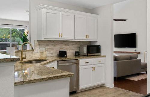 High End Design Home with Pool & Hot Tub Gameroom - Foto 52