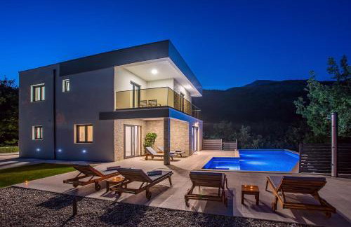 Villa Zora -luxurious villa with heated pool, sauna, 4 bedrooms, 10 persons max - Photo 41