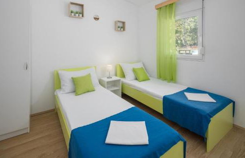 Awesome Home In Tinjan - Foto 13