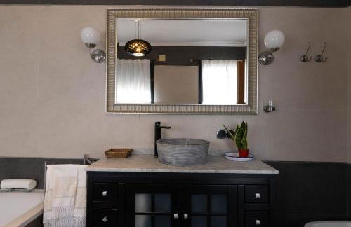 Villa en Valencia, piscina privada y metro 500m - Foto 6