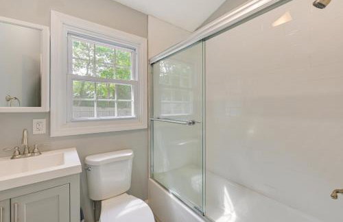 Hampton Bays Retreat Walk to Squires Beach! - Foto 17