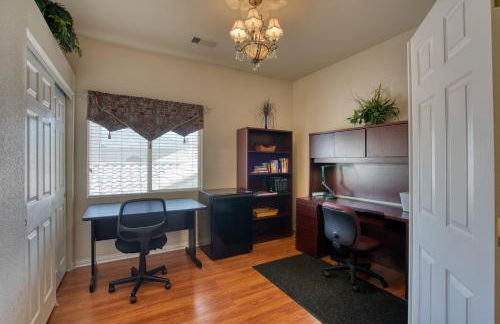 home suite in perfect location - Foto 15