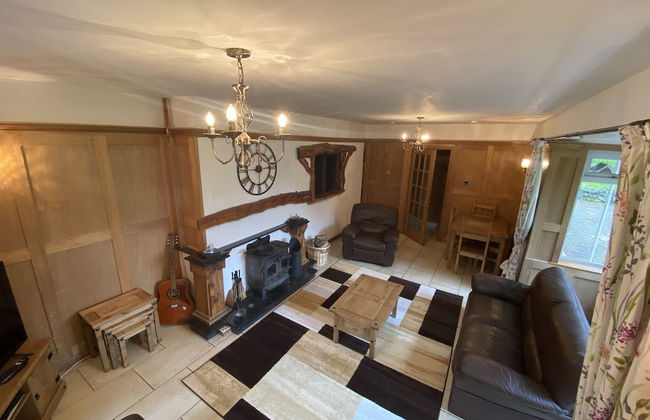 Country Cottage Sleeps 6 w/ Hot Tub & Dog-friendly - Foto 21