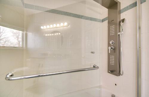 Hot Tub and Sauna Hoffman Estates Villa in Elgin! - Foto 31