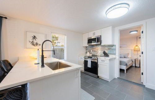 Beachside Bliss -Unit 1 - Walk to Ocean & Restaurants - Foto 7