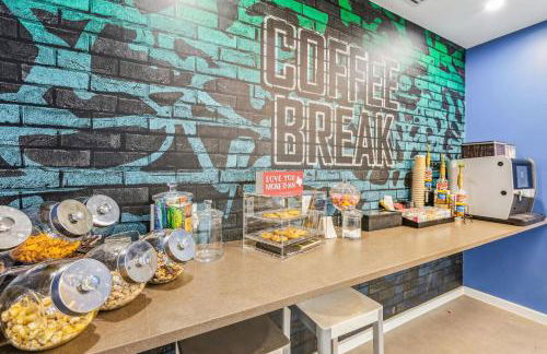 Luxury Pool Home, Mins To Hospitals, Gym - Foto 7