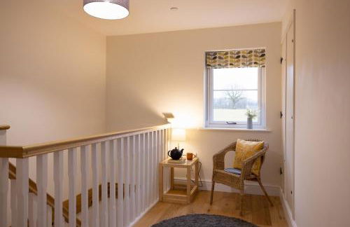 Family Country Cottage with Stunning Mountain Views - Photo 22