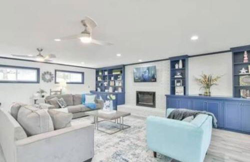 NEW! Lakefront|Lux|Games|HotTub|Dock|Friends+Fam! - Foto 6